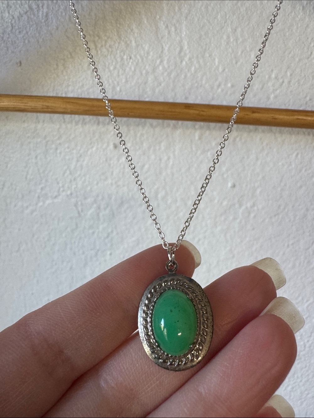 Silver Tone Green Stone Style Necklace